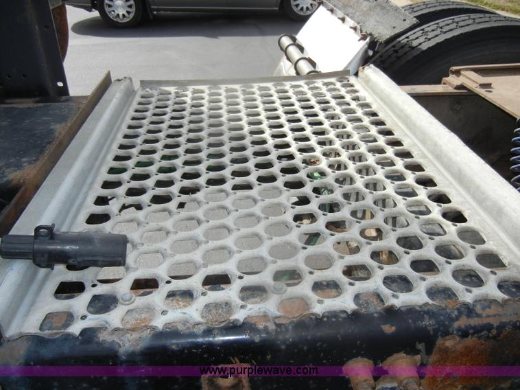 image for item D4473 1997 Freightliner FLD120 semi truck