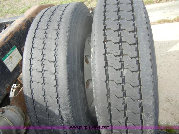 image for item D4473 1997 Freightliner FLD120 semi truck