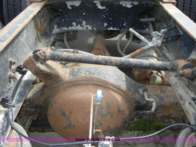 image for item D4473 1997 Freightliner FLD120 semi truck