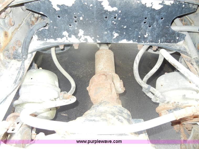 image for item D4473 1997 Freightliner FLD120 semi truck