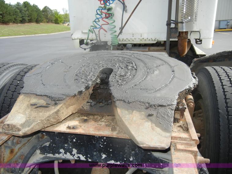 image for item D4473 1997 Freightliner FLD120 semi truck