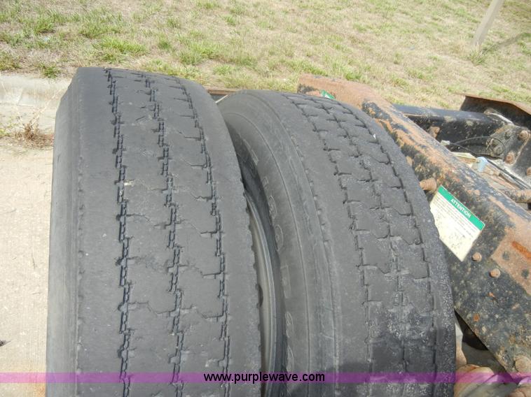 image for item D4473 1997 Freightliner FLD120 semi truck