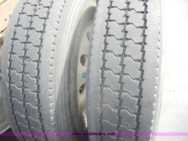 image for item D4473 1997 Freightliner FLD120 semi truck