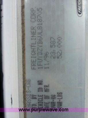 image for item D4473 1997 Freightliner FLD120 semi truck