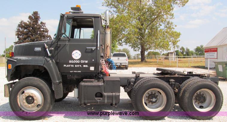 image for item E2004 1979 Ford 9000 semi truck