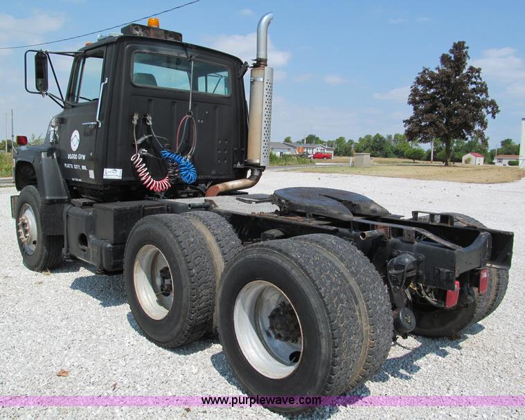 image for item E2004 1979 Ford 9000 semi truck