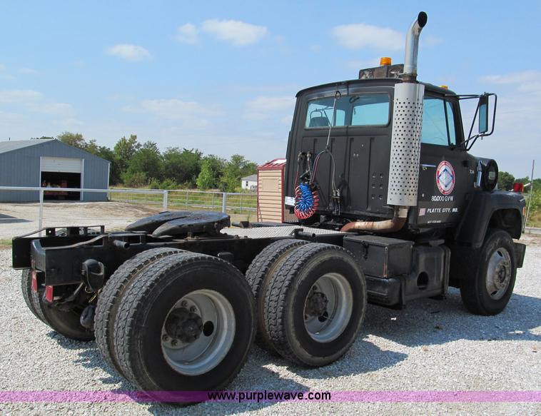 image for item E2004 1979 Ford 9000 semi truck