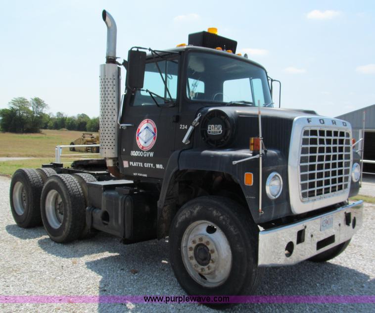 image for item E2004 1979 Ford 9000 semi truck
