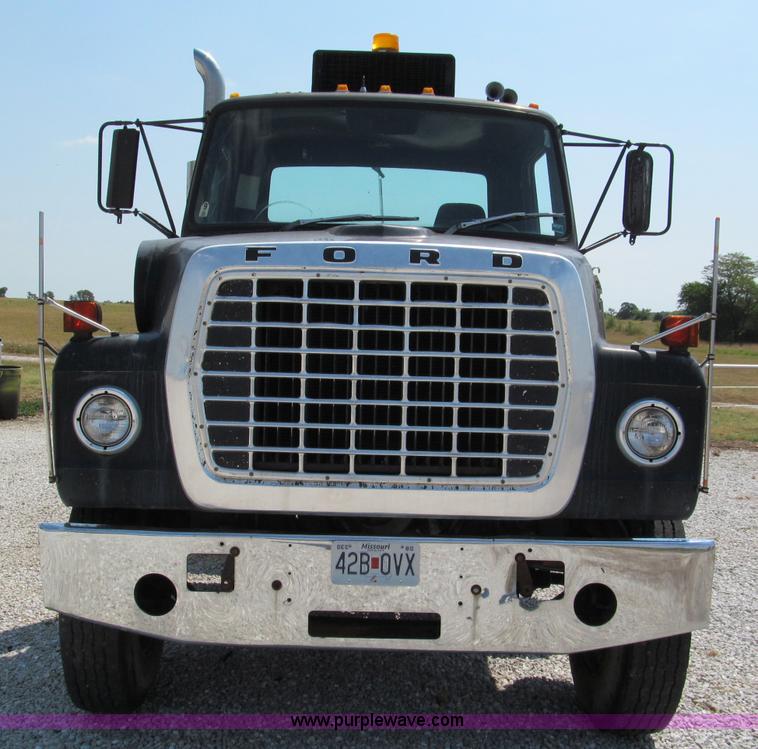 image for item E2004 1979 Ford 9000 semi truck