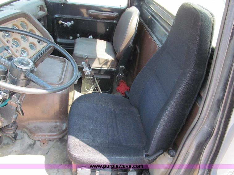 image for item E2004 1979 Ford 9000 semi truck