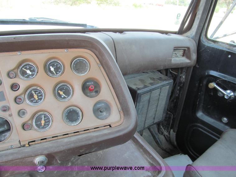 image for item E2004 1979 Ford 9000 semi truck