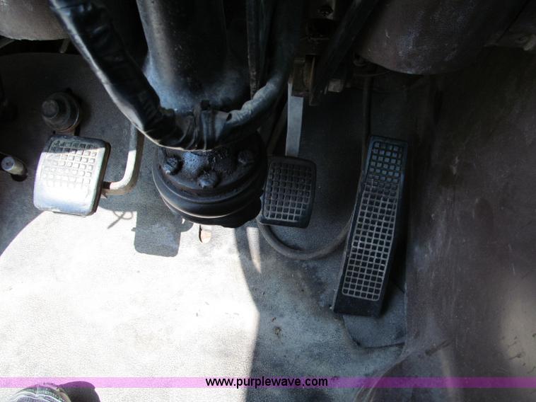 image for item E2004 1979 Ford 9000 semi truck