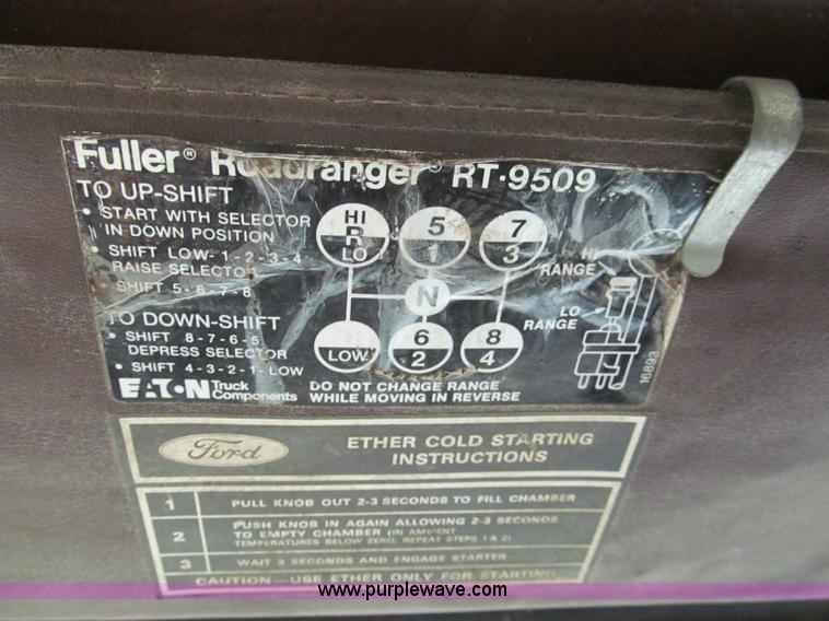 image for item E2004 1979 Ford 9000 semi truck