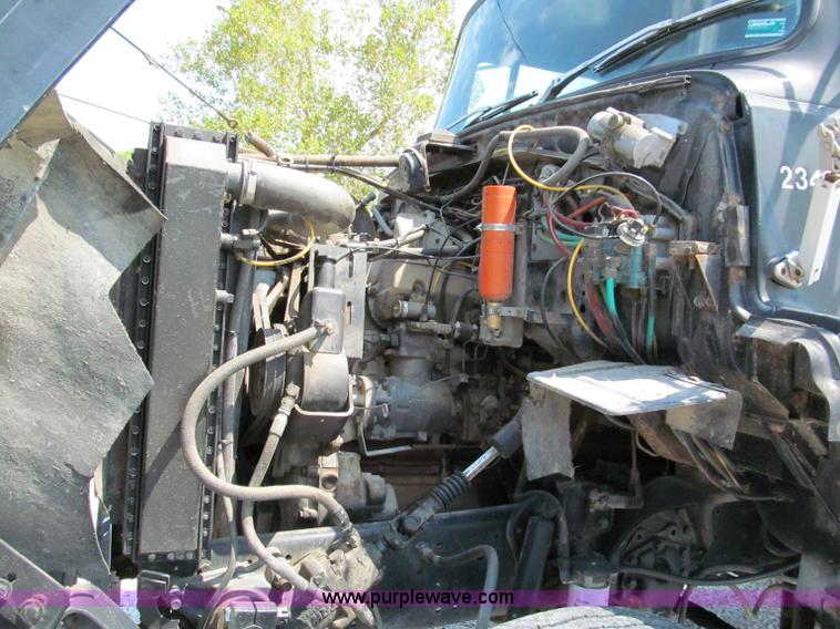 image for item E2004 1979 Ford 9000 semi truck