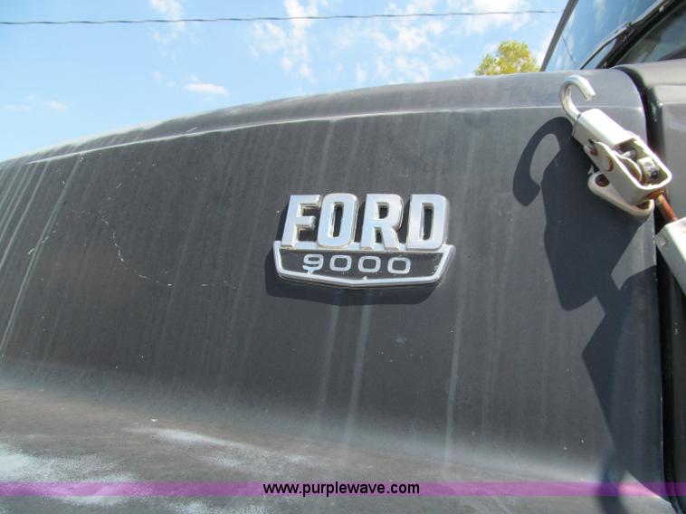 image for item E2004 1979 Ford 9000 semi truck