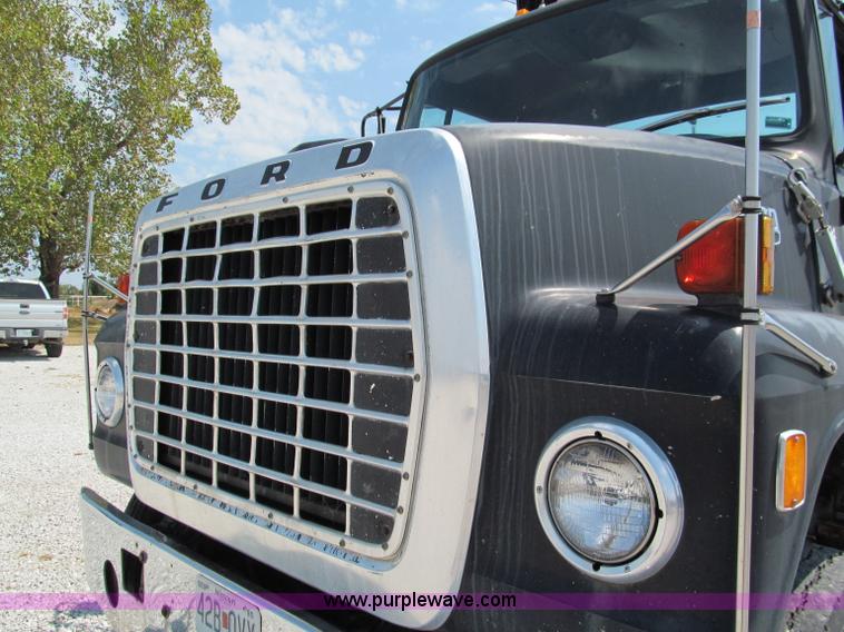 image for item E2004 1979 Ford 9000 semi truck