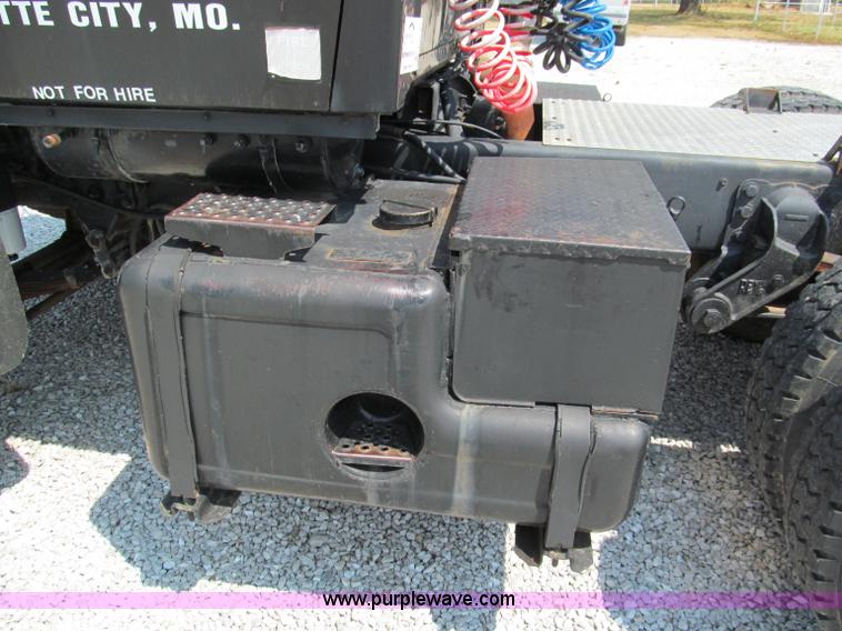 image for item E2004 1979 Ford 9000 semi truck