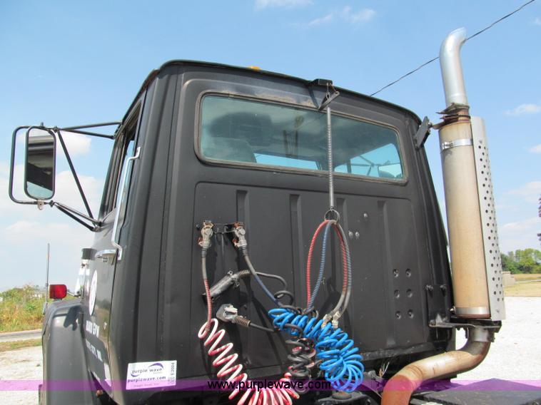 image for item E2004 1979 Ford 9000 semi truck