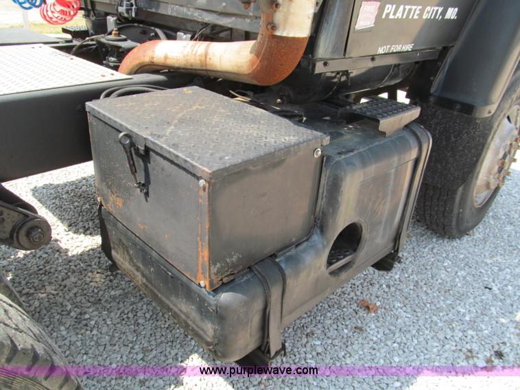 image for item E2004 1979 Ford 9000 semi truck