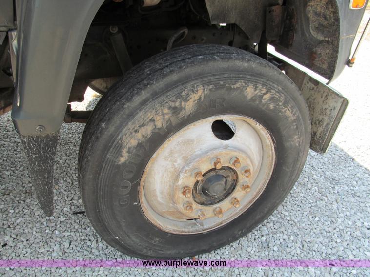 image for item E2004 1979 Ford 9000 semi truck