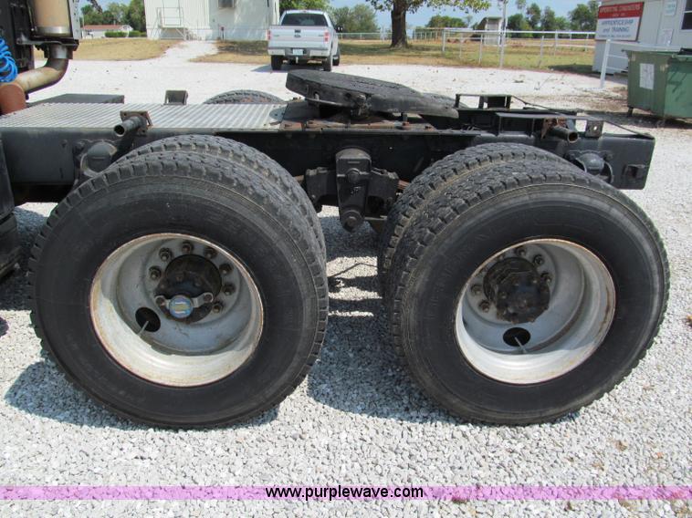 image for item E2004 1979 Ford 9000 semi truck