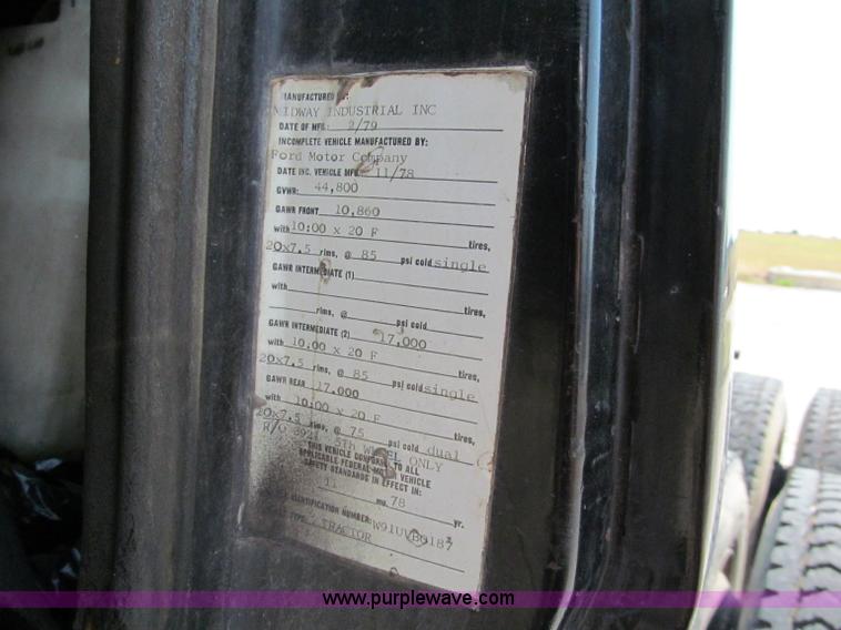 image for item E2004 1979 Ford 9000 semi truck