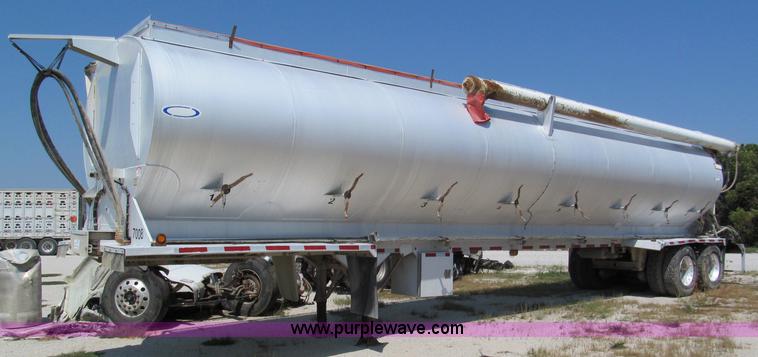 image for item E2096 2002 Ledwell 40' dry bulk trailer