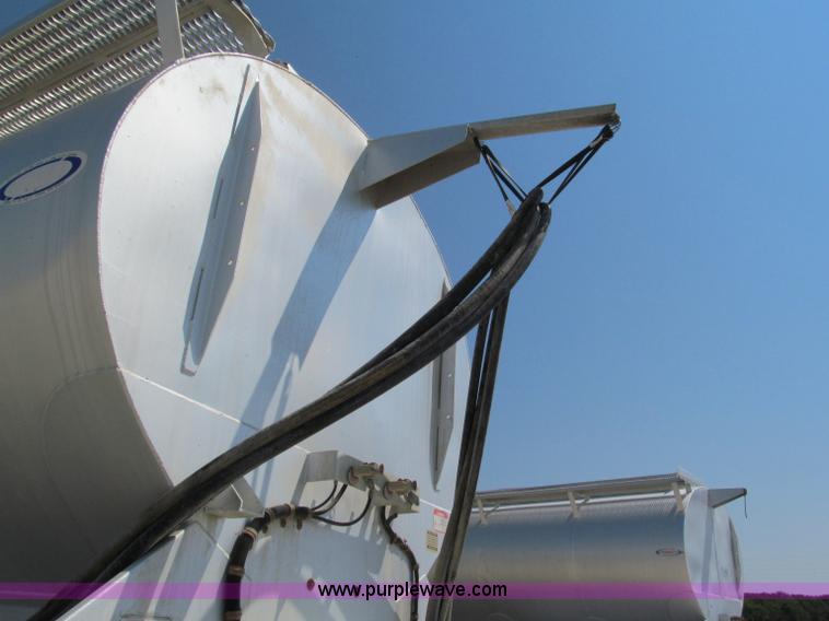 image for item E2096 2002 Ledwell 40' dry bulk trailer