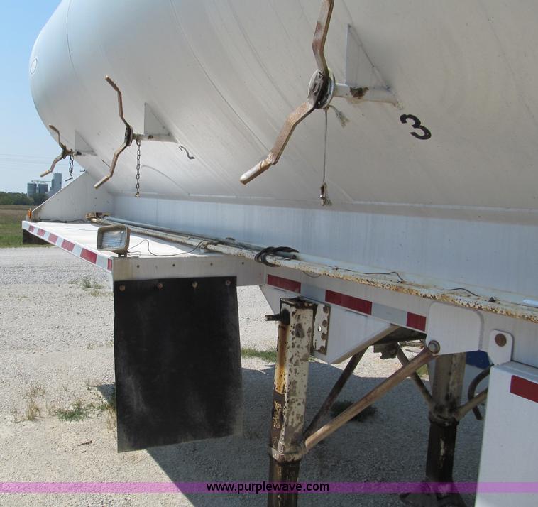 image for item E2096 2002 Ledwell 40' dry bulk trailer