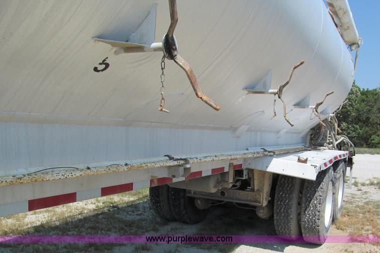 image for item E2096 2002 Ledwell 40' dry bulk trailer
