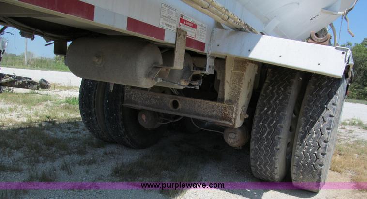 image for item E2096 2002 Ledwell 40' dry bulk trailer