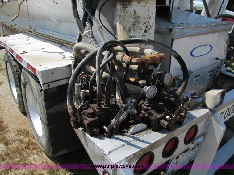 image for item E2096 2002 Ledwell 40' dry bulk trailer