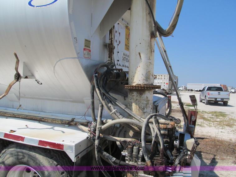 image for item E2096 2002 Ledwell 40' dry bulk trailer