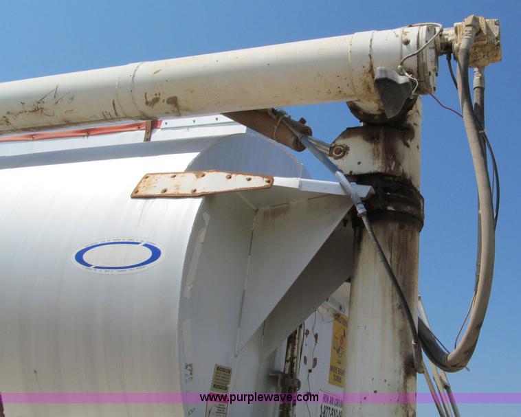 image for item E2096 2002 Ledwell 40' dry bulk trailer