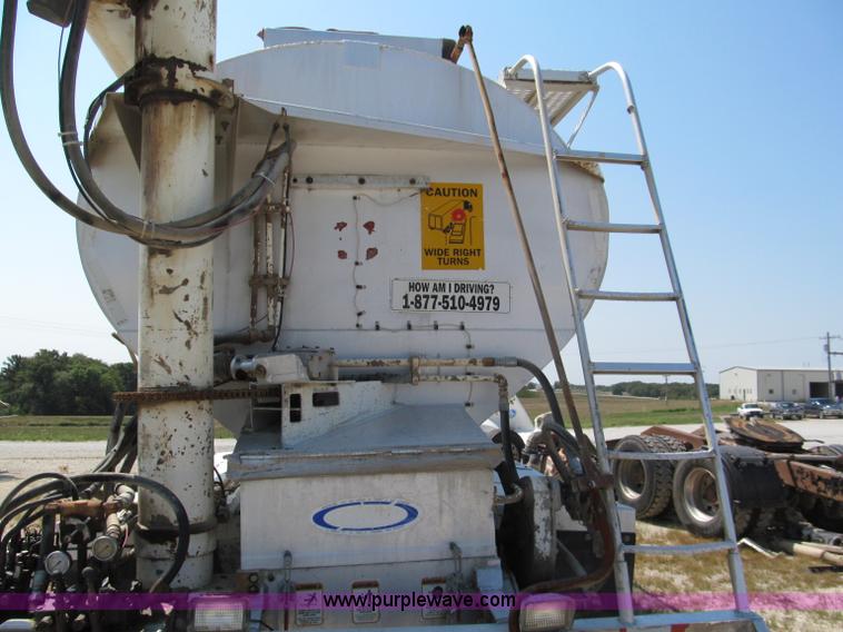 image for item E2096 2002 Ledwell 40' dry bulk trailer