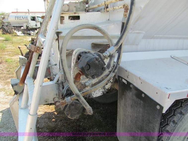 image for item E2096 2002 Ledwell 40' dry bulk trailer