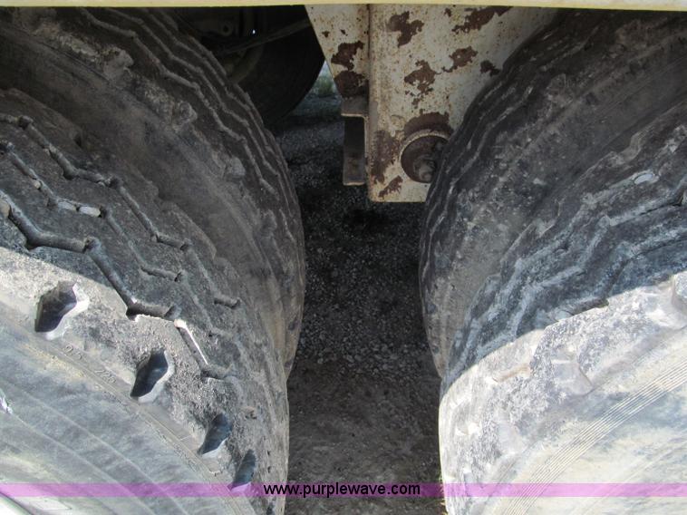 image for item E2096 2002 Ledwell 40' dry bulk trailer