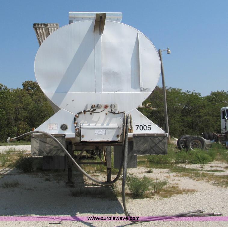 image for item E2097 1999 Ledwell 40' dry bulk trailer