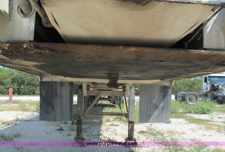 image for item E2097 1999 Ledwell 40' dry bulk trailer