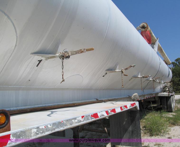 image for item E2097 1999 Ledwell 40' dry bulk trailer