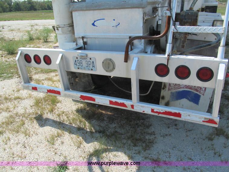 image for item E2097 1999 Ledwell 40' dry bulk trailer