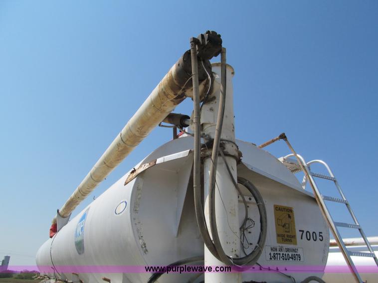 image for item E2097 1999 Ledwell 40' dry bulk trailer