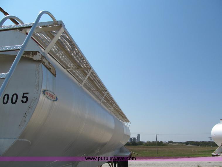 image for item E2097 1999 Ledwell 40' dry bulk trailer