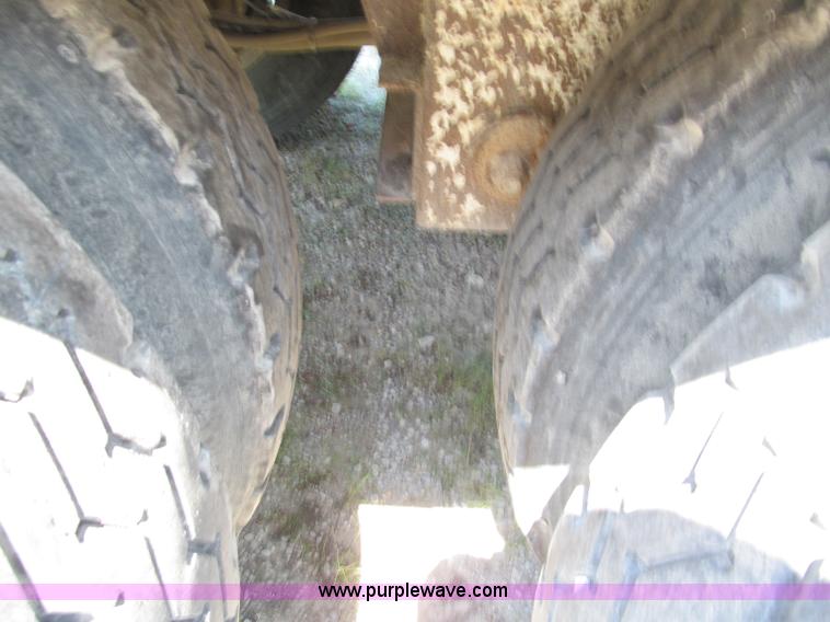 image for item E2099 1998 Ledwell 40' dry bulk trailer