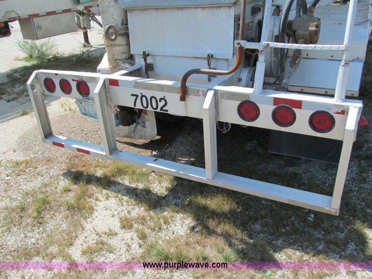 image for item E2099 1998 Ledwell 40' dry bulk trailer