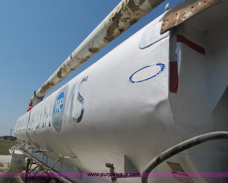 image for item E2099 1998 Ledwell 40' dry bulk trailer