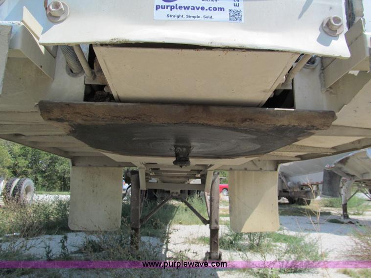 image for item E2099 1998 Ledwell 40' dry bulk trailer