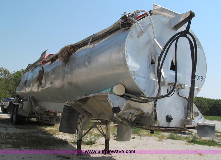 image for item E2100 2007 Ledwell 40' dry bulk trailer