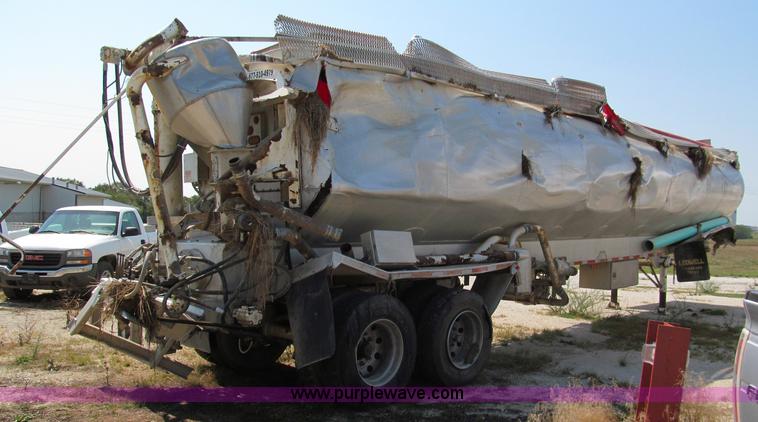 image for item E2100 2007 Ledwell 40' dry bulk trailer