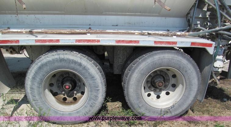 image for item E2100 2007 Ledwell 40' dry bulk trailer